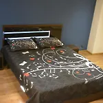 Apartment M@d Music