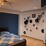Apartment M@d Music *