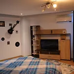 Apartment M@d Music *