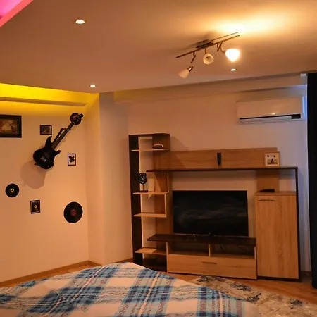 M@d Music Apartment
